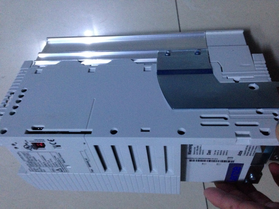 供应伦茨变频器E82EV113K4C200原装标配