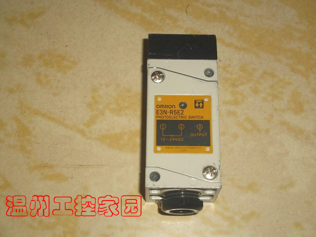 日本欧姆龙OMRON漫反射可调光电开关E3N-R5E2