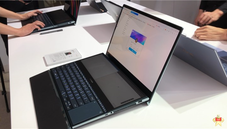 华硕双屏笔记本强势发布：两块4K触摸屏