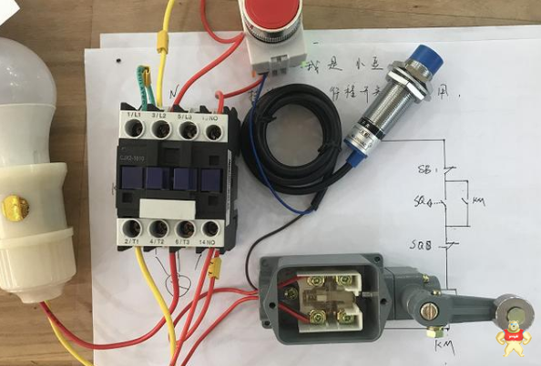 接近开关如何控制接触器的接线