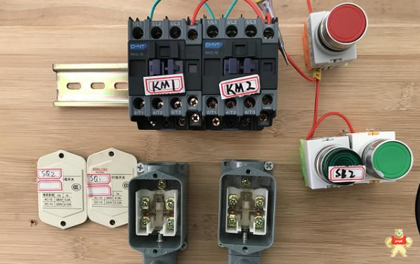 行程开关如何控制正反转停止电路