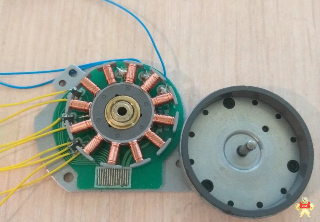 霍爾傳感器控制無(wú)刷直流電機(jī)