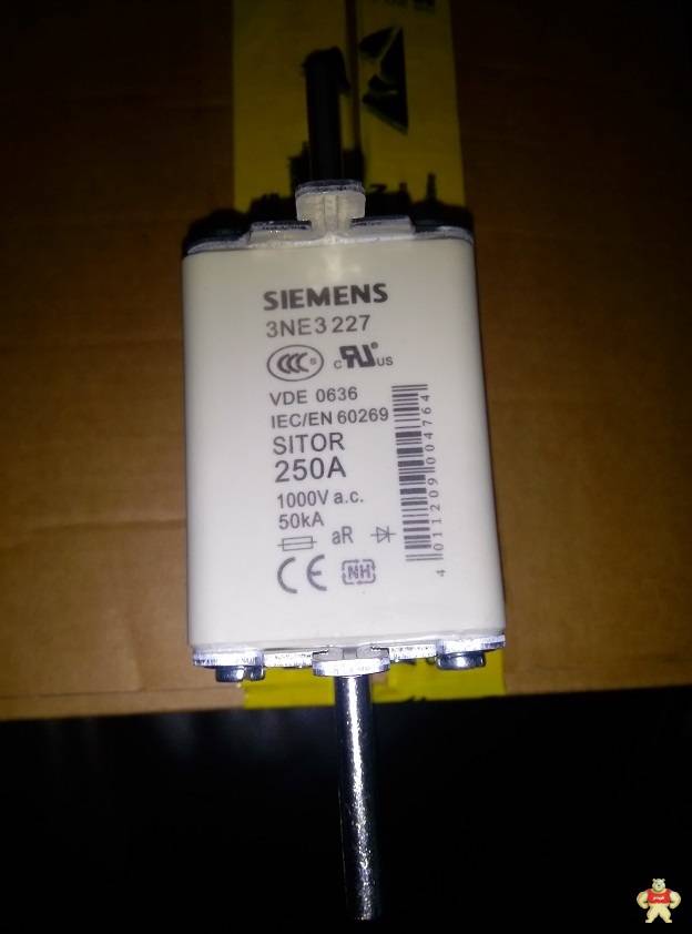 SIEMENS西门子熔断器3NE5431-0C 3NE5433-0C 3NE5433-1C SIEMENS熔断器,西门子熔断器,高压熔断器,电压熔断器,熔断器