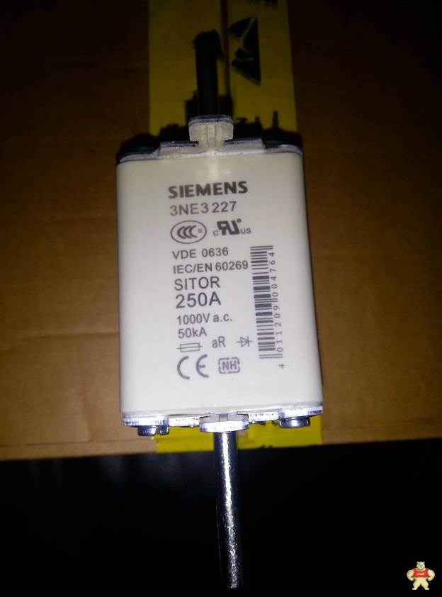 SIEMENS西门子熔断器3NA38242C 3NA38362C 3NH30510C SIEMENS熔断器,西门子熔断器,高压熔断器,电压熔断器,熔断器