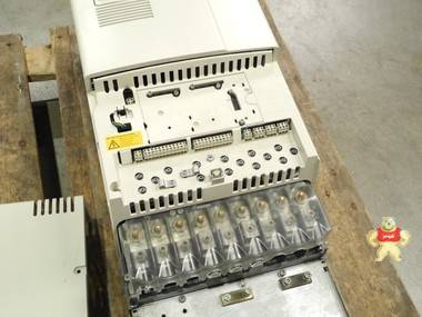 ABB ACS800 Frequenzumrichter ACS800-01-0140-5 +D150+L502+N6 