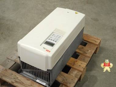 ABB ACS800 Frequenzumrichter ACS800-01-0060-5 +D150 