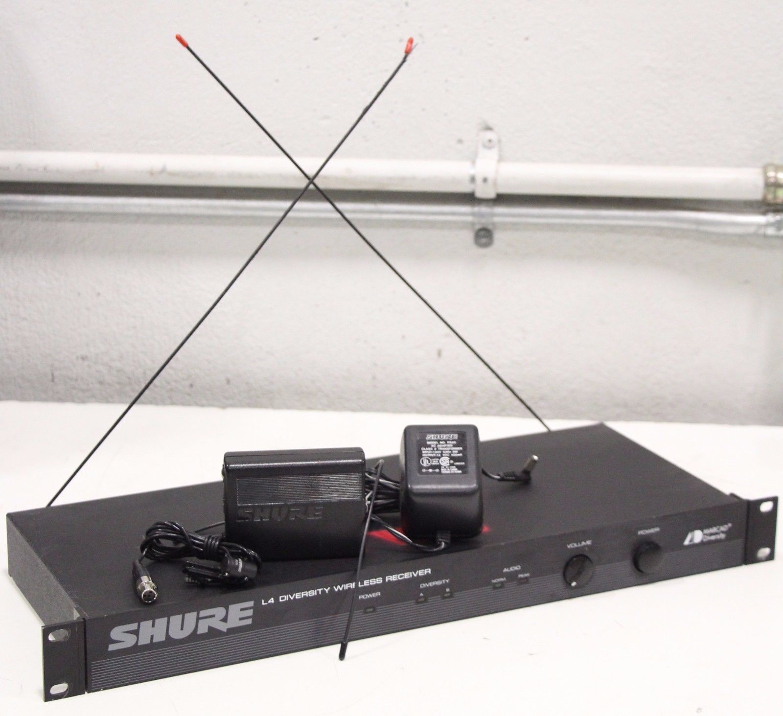 Shure Brothers L4-CQ Marcad Diversity Wireless Receiver w/ T