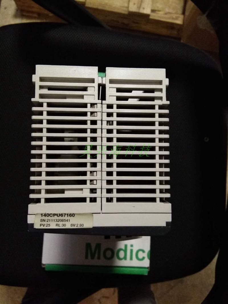 施耐德PLC 模块 140CPU67160 实物图片