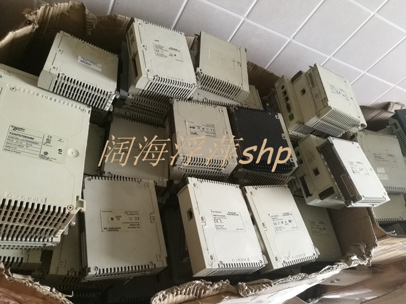 施耐德PLC电源模块 140CPS52400 二手八九成新