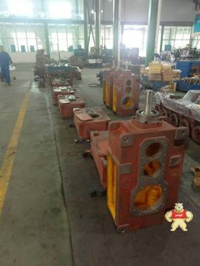 顆粒機(jī)專用齒輪箱 上海玖恒減速機(jī)廠 顆粒機(jī)減速機(jī),顆粒機(jī)齒輪箱,硬齒面減速機(jī),工業(yè)齒輪箱,齒輪減速機(jī)