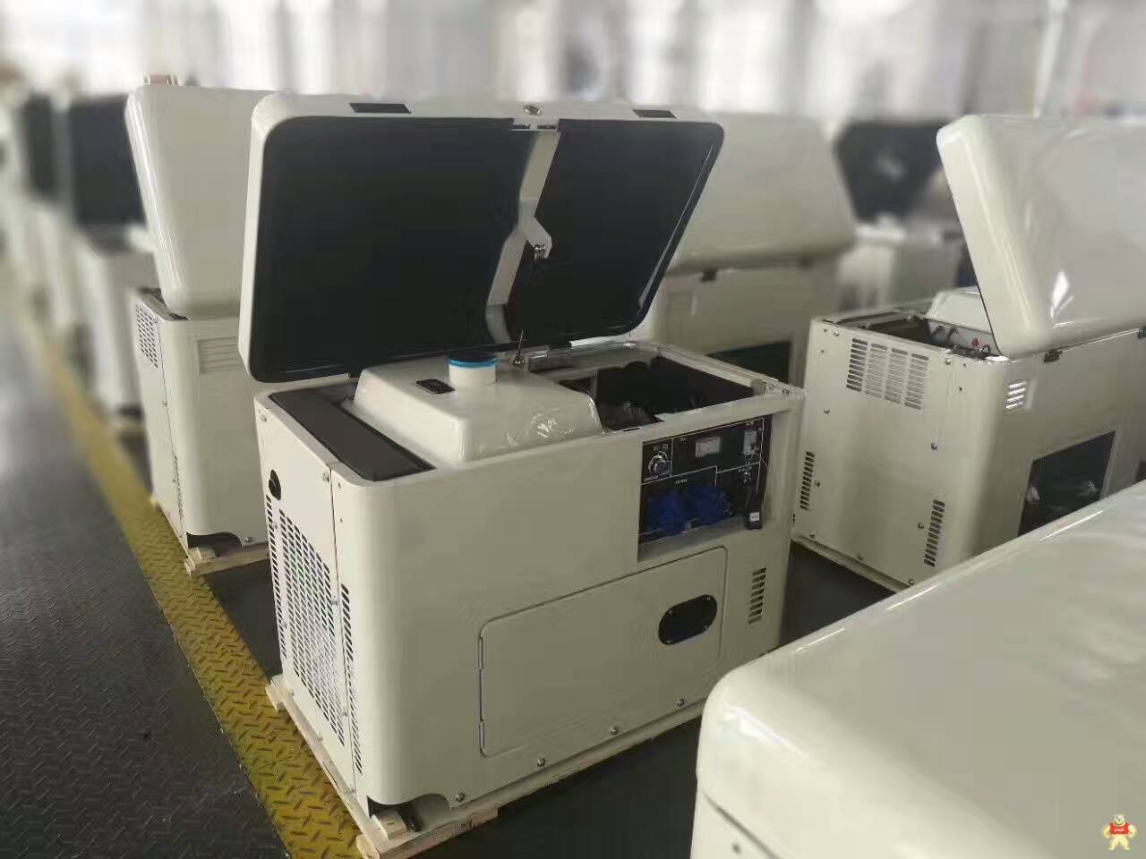 30KW静音汽油发电机自带保护器 30KW发电机,30KW汽油发电机,30KW静音发电机,静音汽油发电机