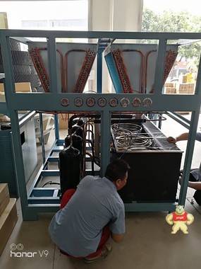 广东东莞厂家直销10HP 20HP 30HP 40HP风冷式冷水机 风冷箱式冷水机 风冷式冷冻机  冰水机 冷水机厂家 风冷式冷水机,风冷箱式冷水机,风冷式冷冻机,冷冻机,冷水机