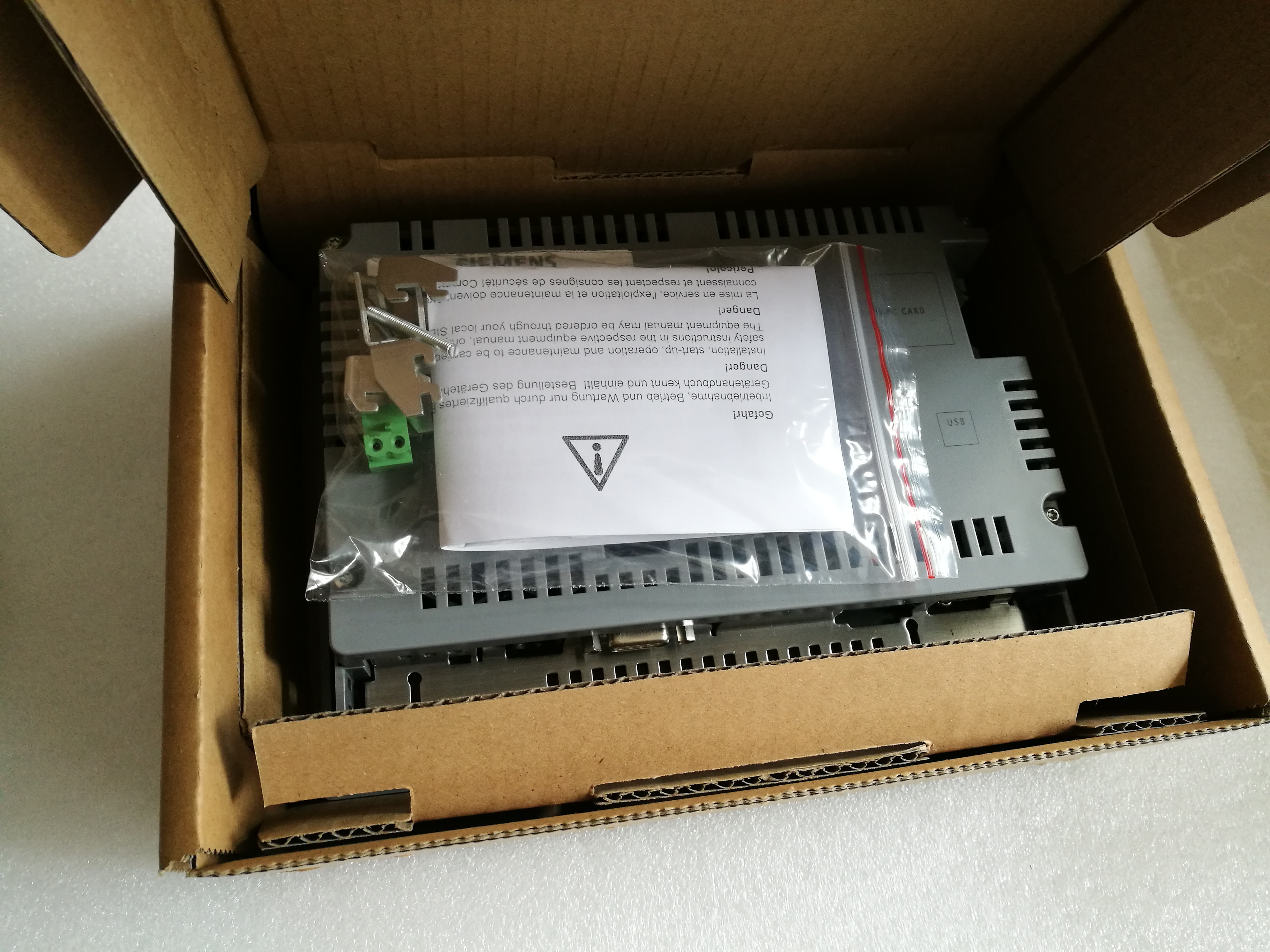 西门子 SIEMENS 触摸屏 6AV6643-0AA01-1AX0 现货 SIMATIC PANEL
