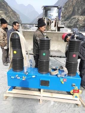 35KV真空断路器厂家 柱上新型35KV真空断路器 35KV真空断路器厂家,35KV户外真空断路器,zw32-40.5高压断路器,zw32-40.5,户外高压断路器厂家