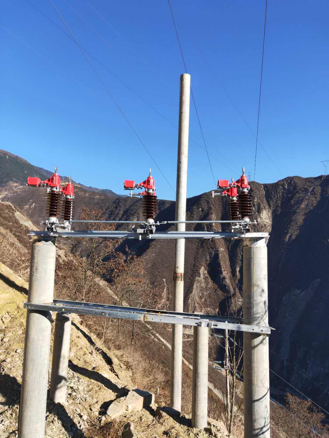 线路35KV新款高压隔离开关GW9-35硅胶型 水平式高压隔离开关,GW4高压隔离开关,35KV高压隔离开关,国网通用高压隔离开关,含税型高压隔离开关