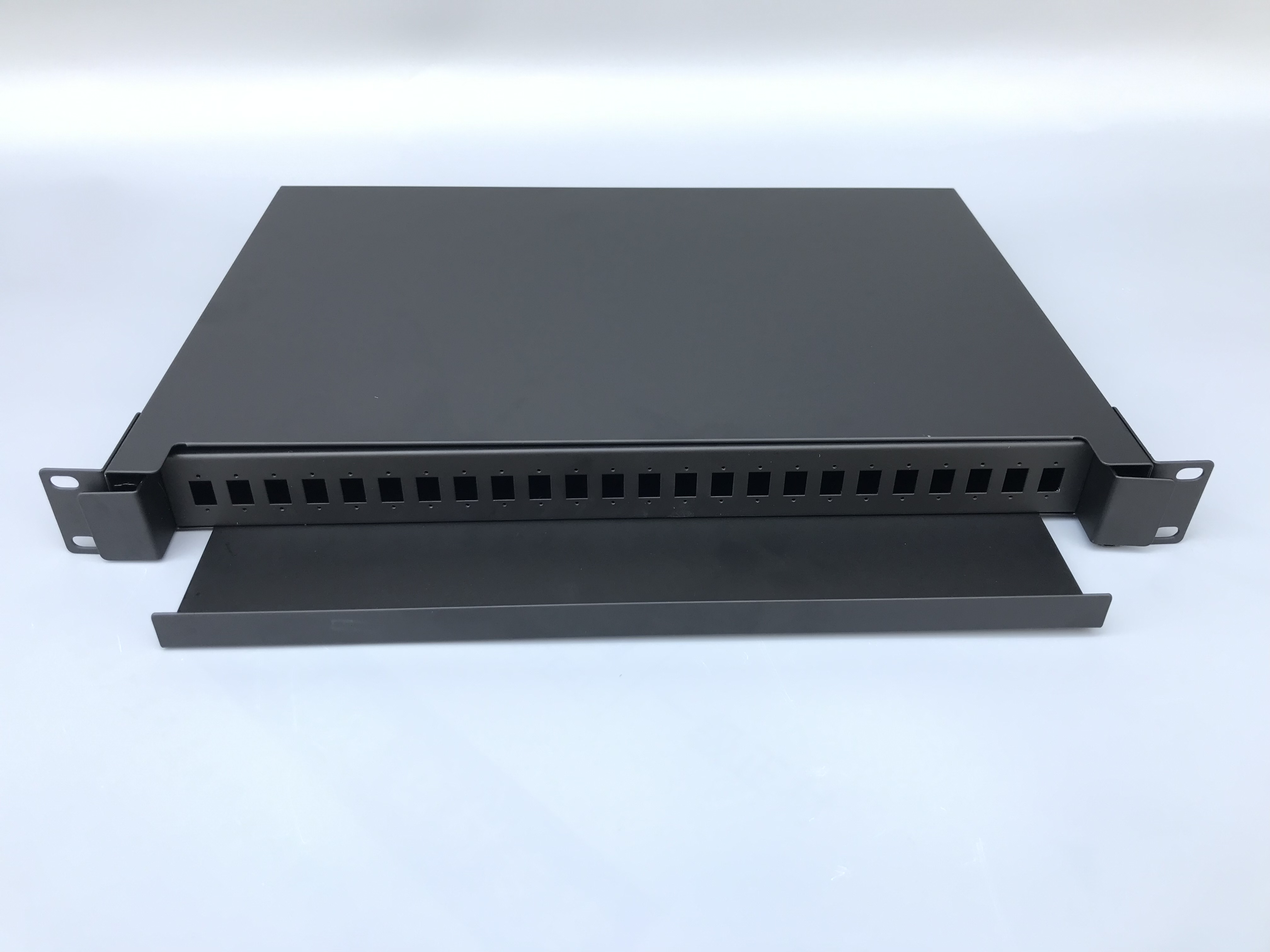 【弘邦通信主营】12口ST抽拉式光纤终端盒尺寸 483*350*45mm 抽拉式光纤终端盒厂家,抽拉式光纤终端盒图片,抽拉式光纤终端盒主营,抽拉式光纤终端盒型号,抽拉式光纤终端盒规格