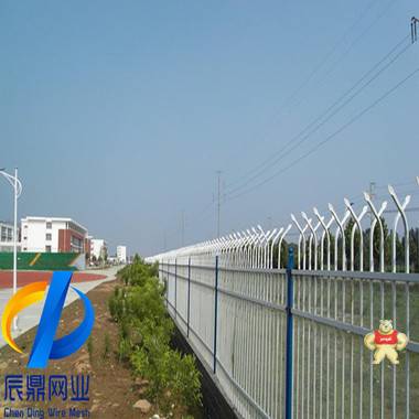 农村别墅围墙 庭院栅栏 pvc护栏 锌钢护栏网 