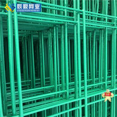 专业生产高速公路护栏网 双边丝围栏网 铁丝片网 