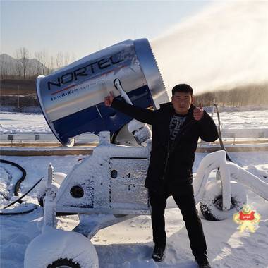 造雪量大雪質優(yōu)廠家 對環(huán)境污染少選小型人工造雪機 