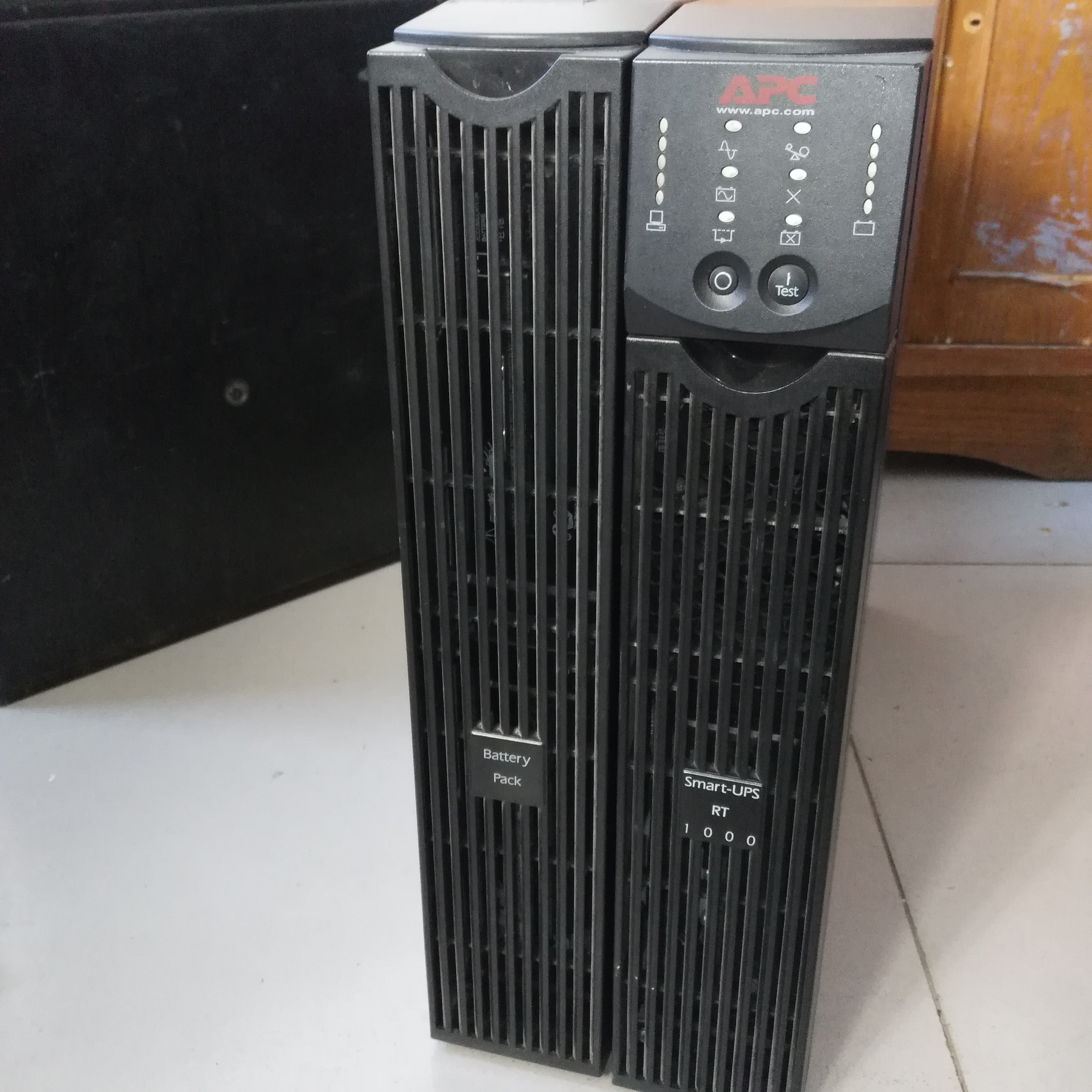 APC UPS电源  SURT3000UXICH 3KVA/2100W  在线试UPS电源