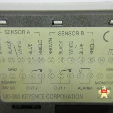 基恩士 ud-300 二手超声波位移传感器控制器 ud300 