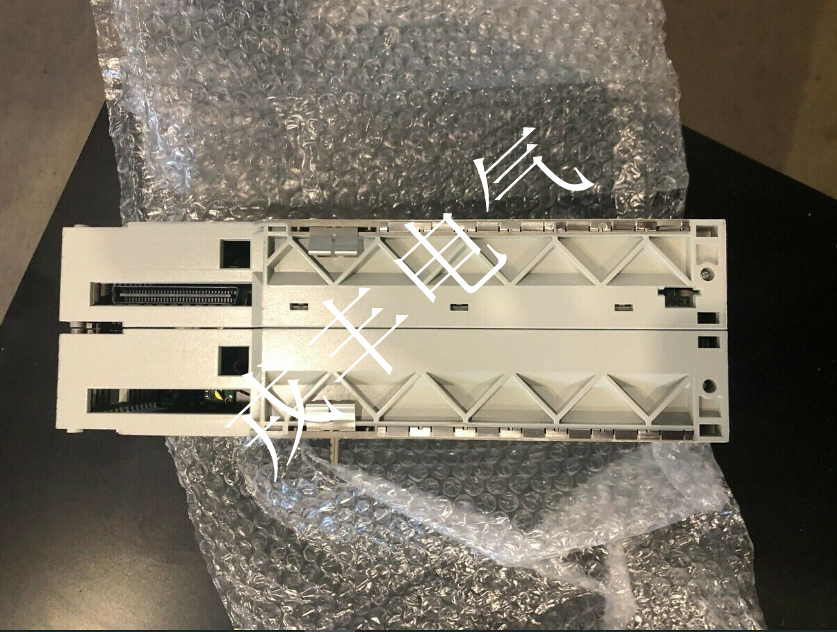 THOMAS&BETTS F30040 NEW RECEPTACLE F30040议价