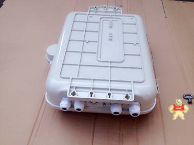 FTTH光分路器箱16芯光纤分纤箱1分32插片式分线箱室外SMC分光箱 