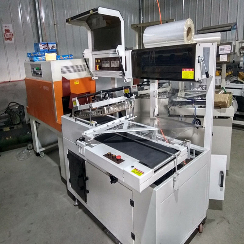 燈具自動(dòng)包裝機(jī) 熱收縮封膜機(jī)操作簡單 燈具自動(dòng)包裝機(jī),熱收縮封膜機(jī),燈具封膜機(jī),熱收縮包裝機(jī),自動(dòng)熱收縮膜機(jī)