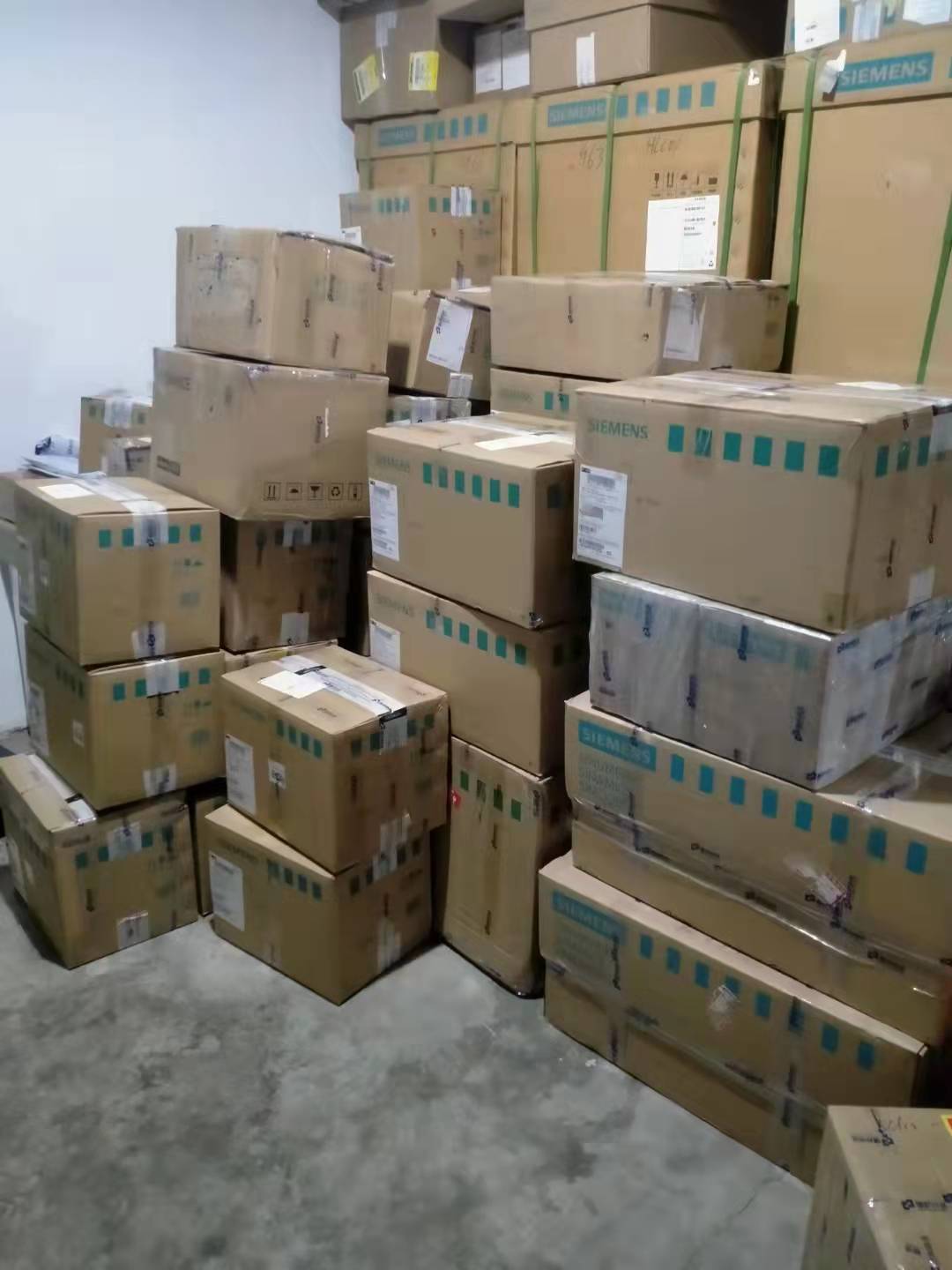 西门子V90低惯量电机   1FL6054-2AF21-2AA1 带键槽 不带抱闸