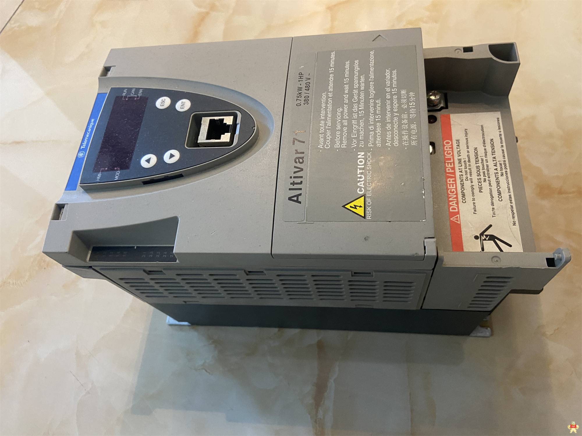 低價出售95新拆機(jī)施耐德變頻器ATV71H075N4Z專家免費(fèi)電話技術(shù)服務(wù) 
