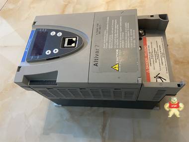 低價出售95新拆機(jī)施耐德變頻器ATV71H075N4Z專家免費(fèi)電話技術(shù)服務(wù) 