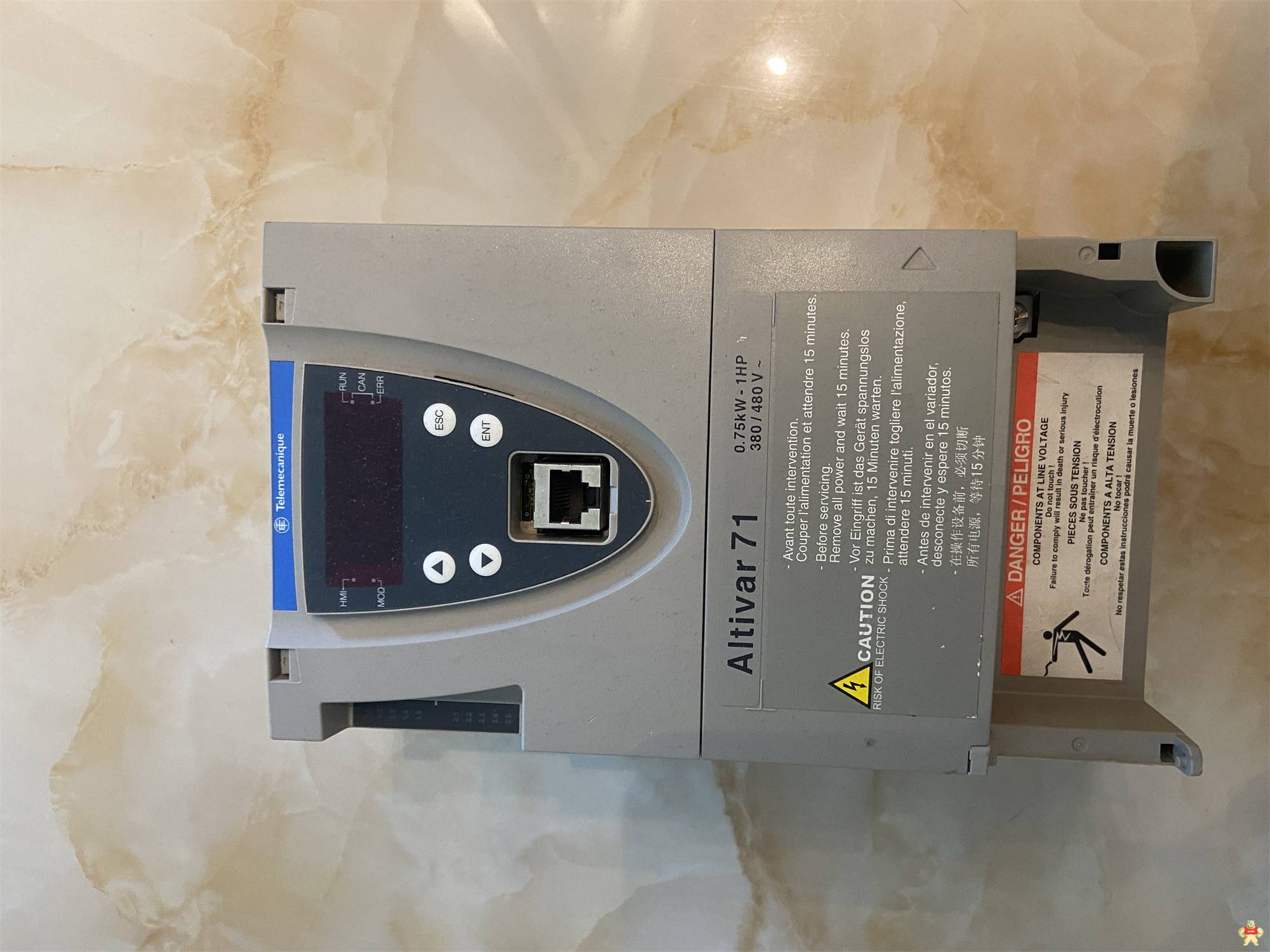 低價出售95新拆機(jī)施耐德變頻器ATV71H075N4Z專家免費(fèi)電話技術(shù)服務(wù) 