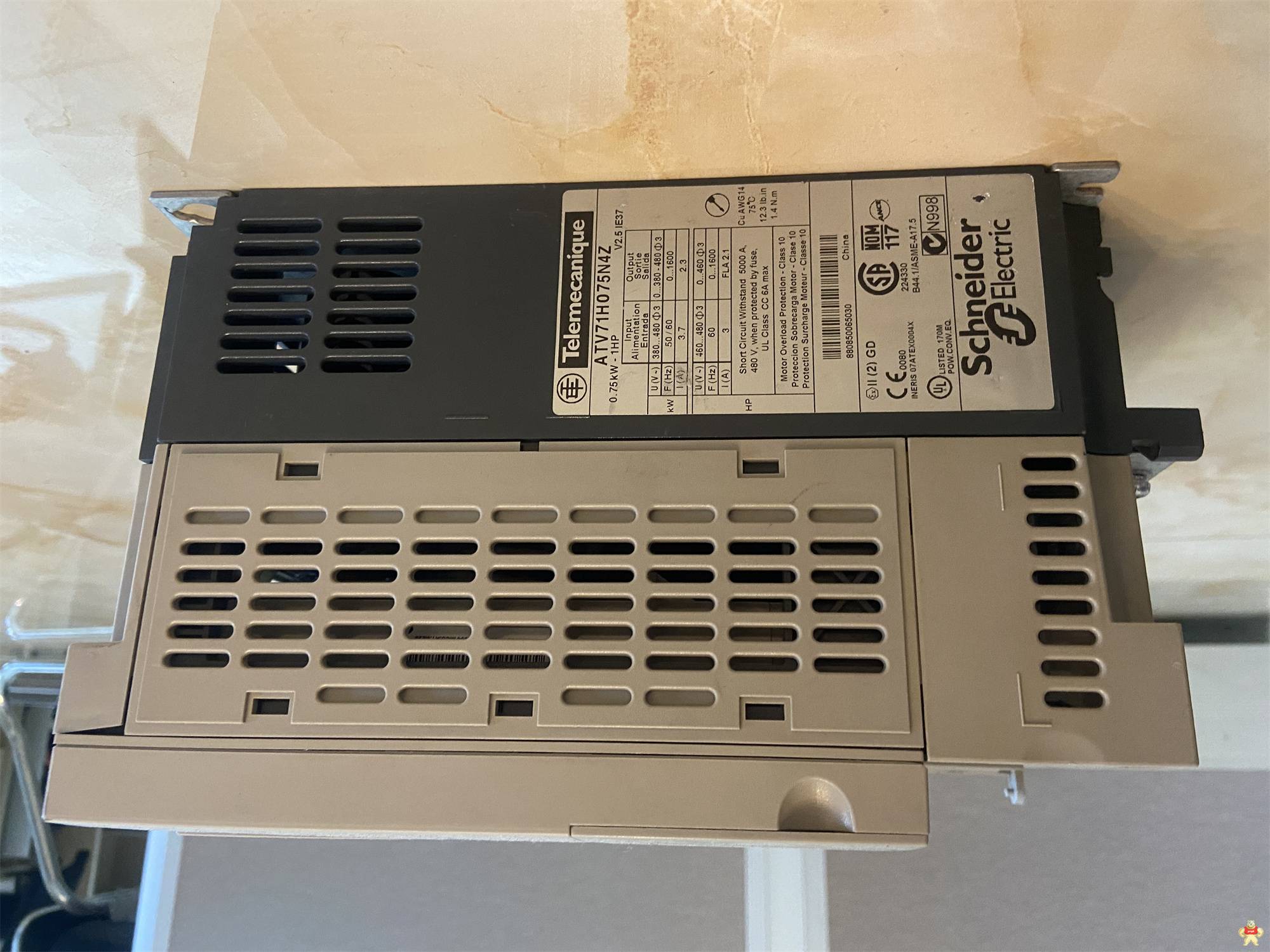 低價出售95新拆機(jī)施耐德變頻器ATV71H075N4Z專家免費(fèi)電話技術(shù)服務(wù) 