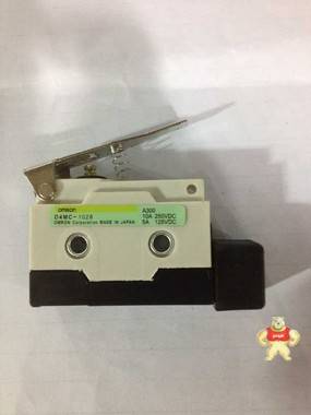 供应日本欧姆龙行程开关D4MC-1020 