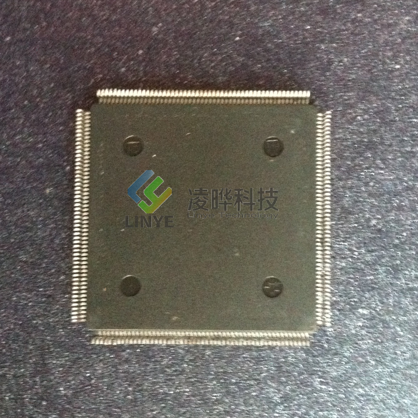 集成电路IC XILINX/赛灵思 XC2S100E-6PQ208C 现场可编程门阵列IC