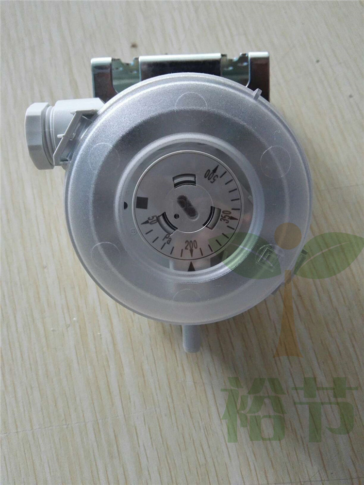 现货SIEMENS西门子QBM81-3中央空调空气风压差开关控制器20-300Pa