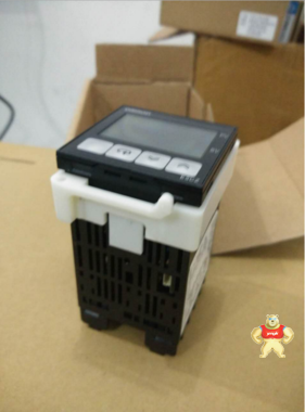 日本欧姆龙温控器原装全新E52A1284R质保一年 