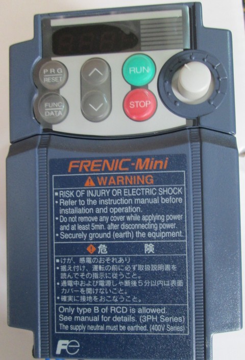 100%原装日本富士变频器 FRN0.1C1S-2J 3PH 200-240V   1.1A